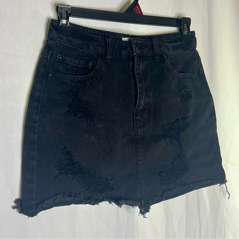 Forever 21 Black Distressed Mini Jean Skirt Size Small